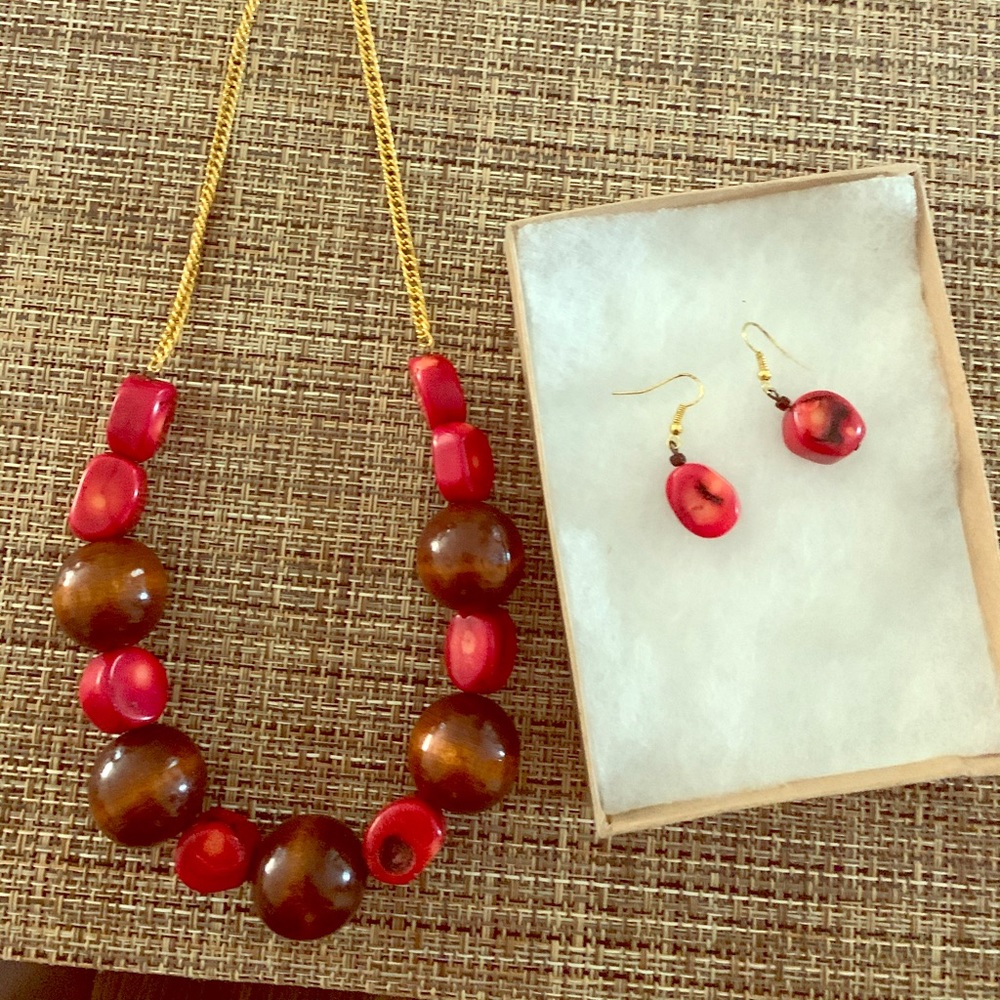 Coral necklace set